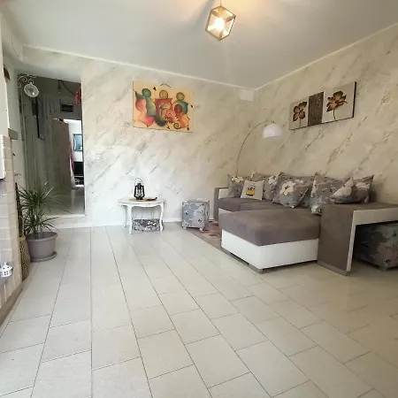 La Casa Sul Tetto, Room's & Glamping 住宿加早餐酒店 雷卡纳蒂