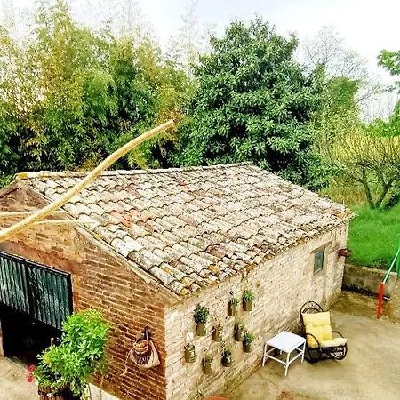 La Casa Sul Tetto, Room's & Glamping 3* 雷卡纳蒂