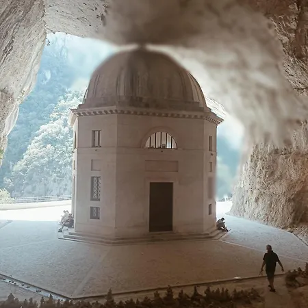 La Casa Sul Tetto, Room's & Glamping 雷卡纳蒂